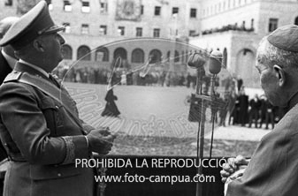 Franco visita la Catedral de Vic