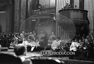 Franco visita la Catedral de Vic