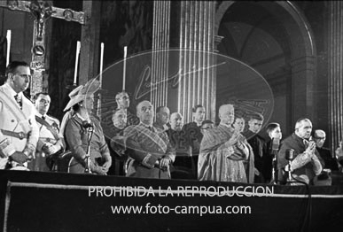 Franco visita la Catedral de Vic