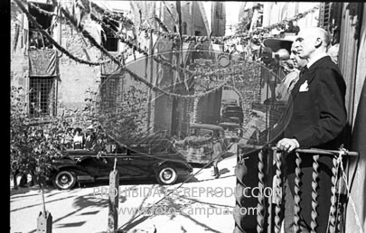 Franco visita la Catedral de Vic