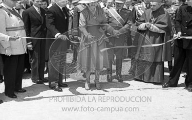 Franco visita la Catedral de Vic