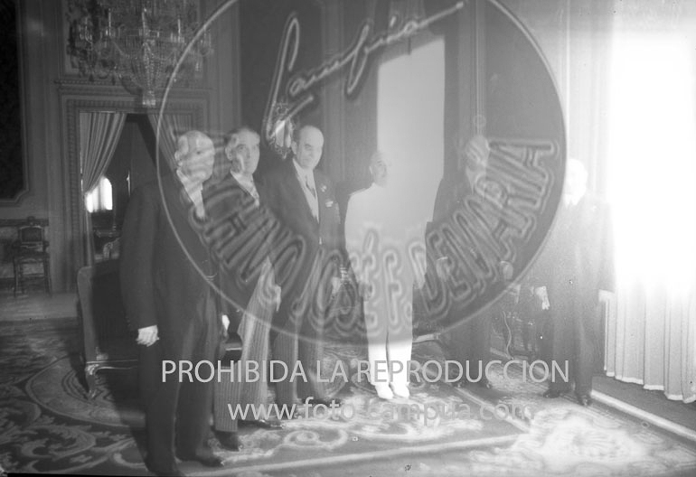 Franco visita la exposicion de Montjuich