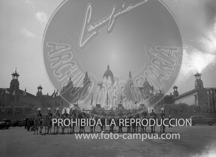 Franco visita la exposicion de Montjuich