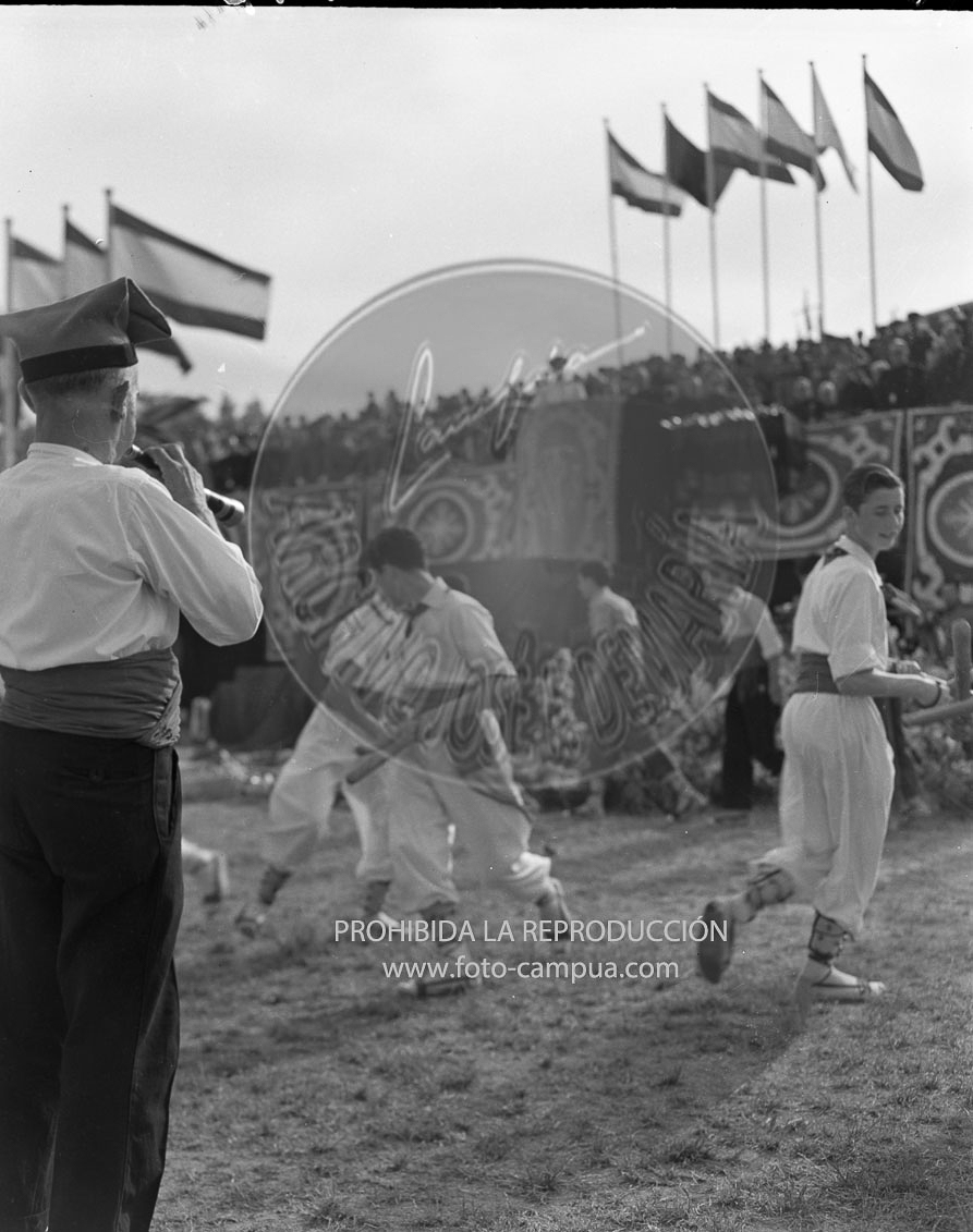 Homenaje de la OJE de Barcelona a Franco