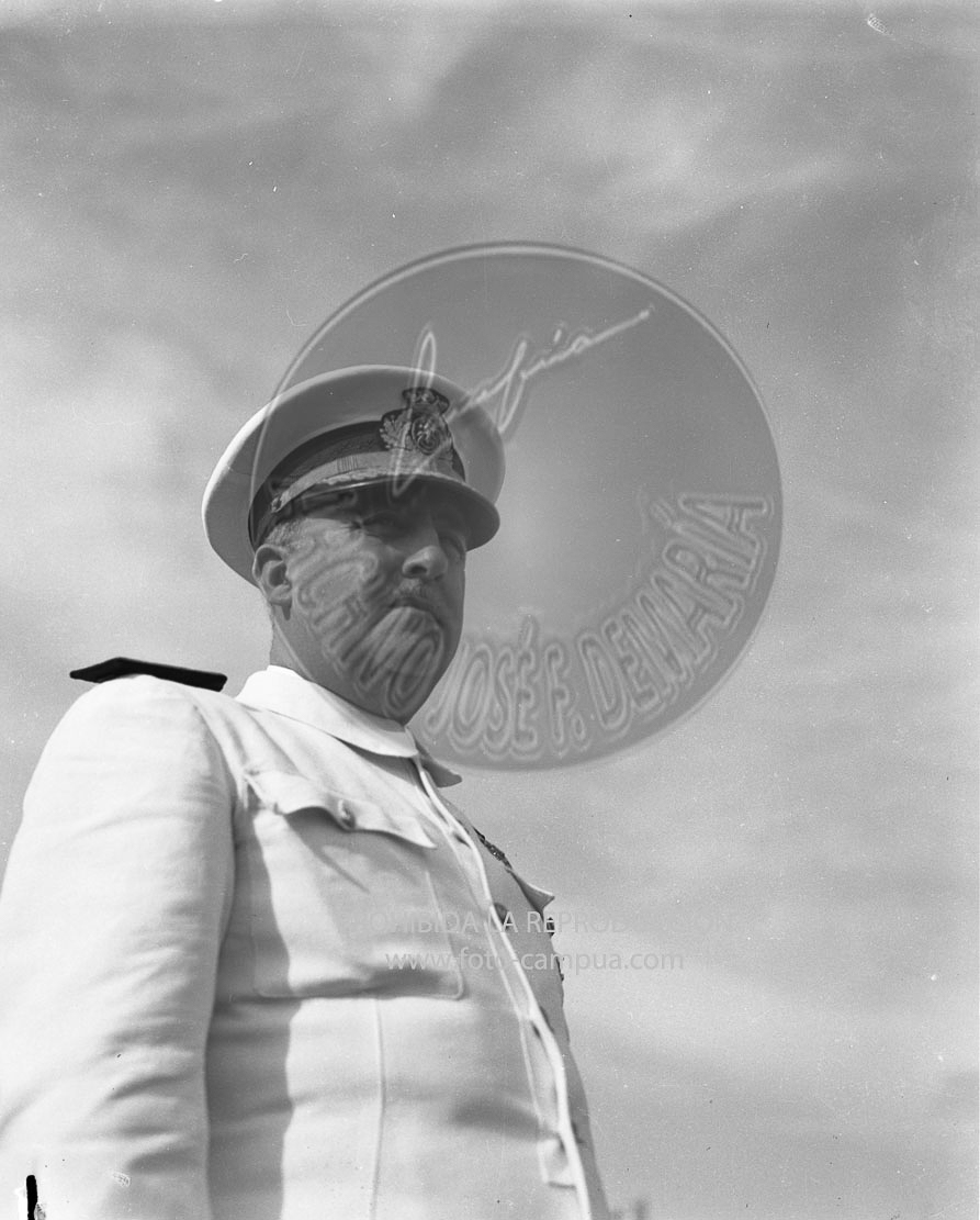 Homenaje de la OJE de Barcelona a Franco