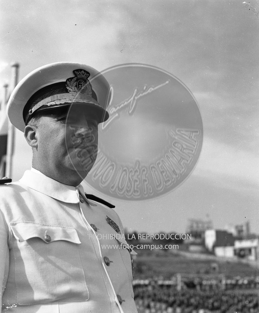 Homenaje de la OJE de Barcelona a Franco