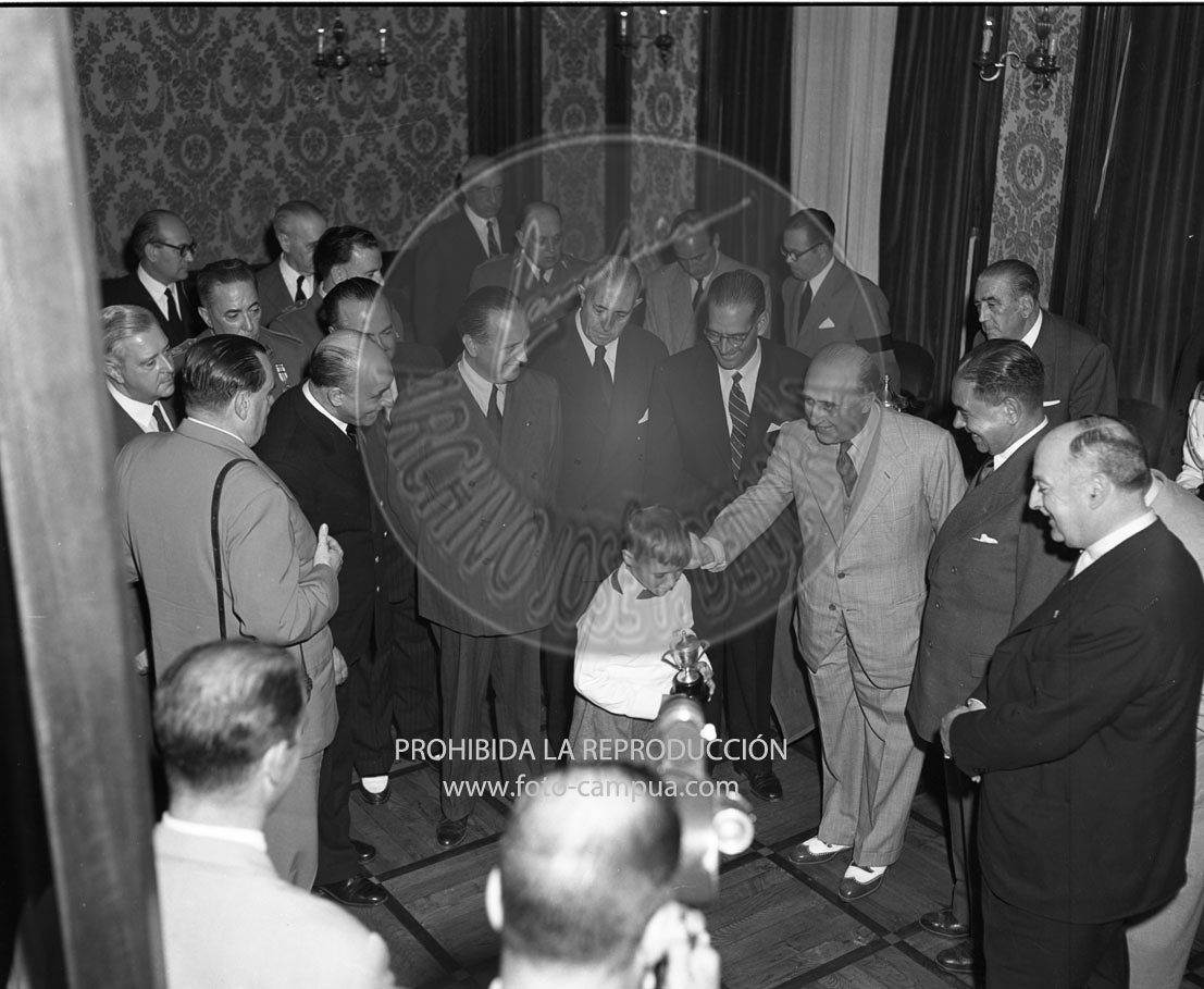 Entrega de trofeos en el C.N. La Coruña