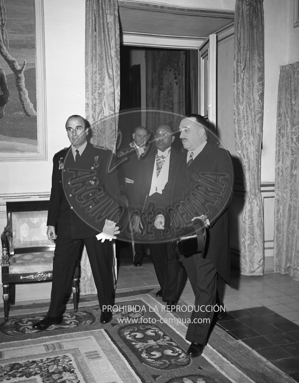 Franco recibe la Gran Banda de la Estrella de Africa