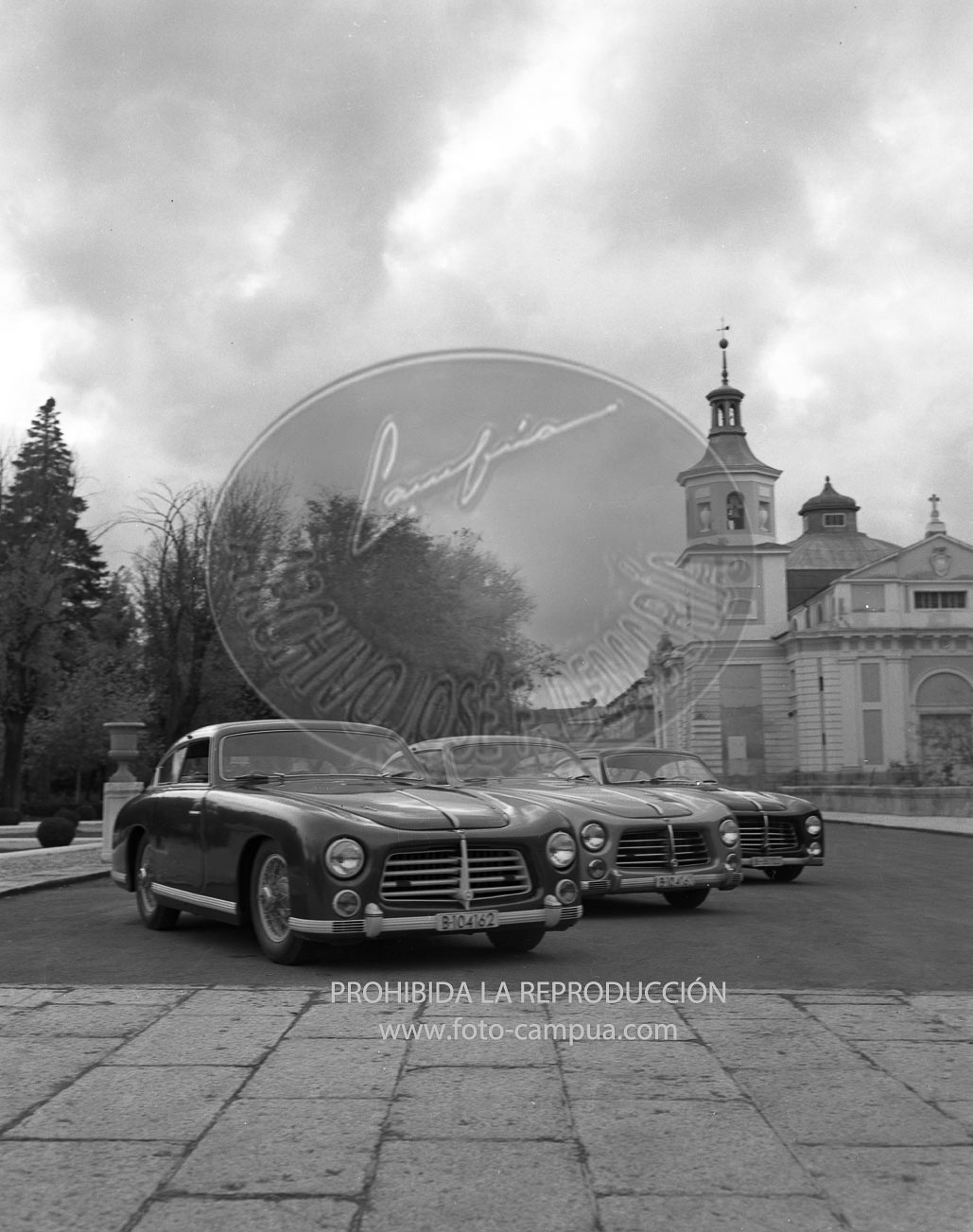 Los directores de Pegaso muestran a Franco el nuevo modelo Pegaso 102