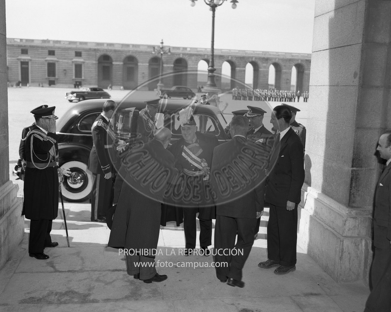 Franco con el pintor Romero Resendi