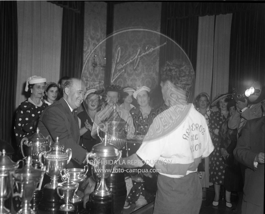Entrega de trofeos regatas de San Sebastian 1952
