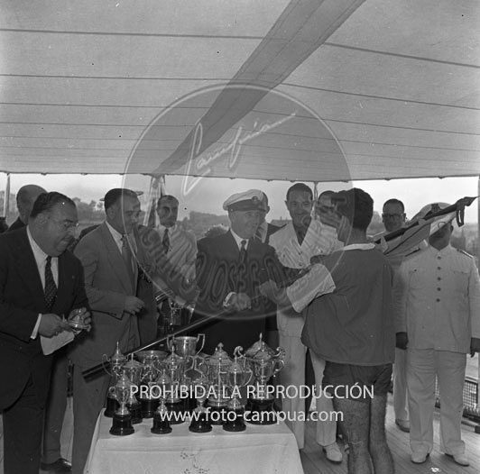 Entrega de trofeos de bateles 1953
