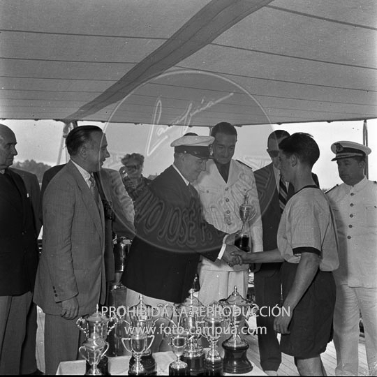 Entrega de trofeos de bateles 1953