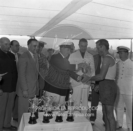 Entrega de trofeos de bateles 1953