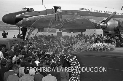 Llegada a Barajas de los restos mortales de Juan Ramón Jimenez