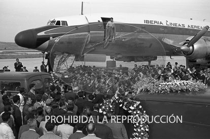 Llegada a Barajas de los restos mortales de Juan Ramón Jimenez