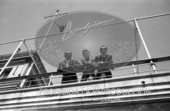 Franco y Dª Carmen llegan al Club Náutico de San Sebastián.