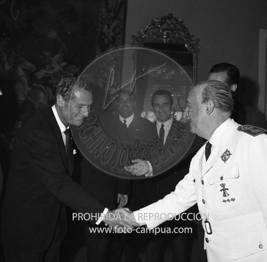 Franco recibe a la JD cel Club Náutico de San Sebastián.