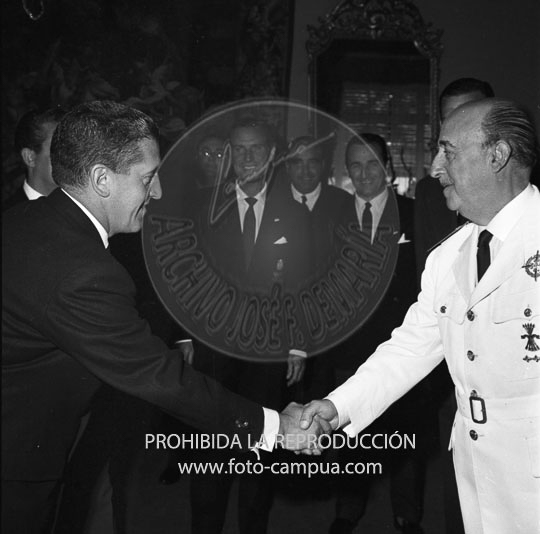 Franco recibe a la JD cel Club Náutico de San Sebastián.