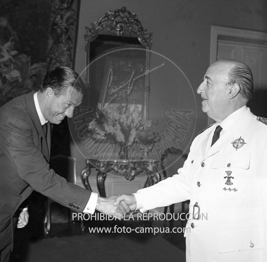 Franco recibe a la JD cel Club Náutico de San Sebastián.