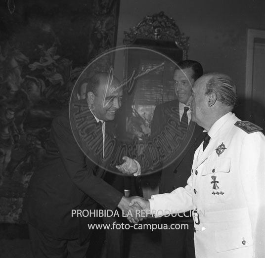 Franco recibe a la JD cel Club Náutico de San Sebastián.