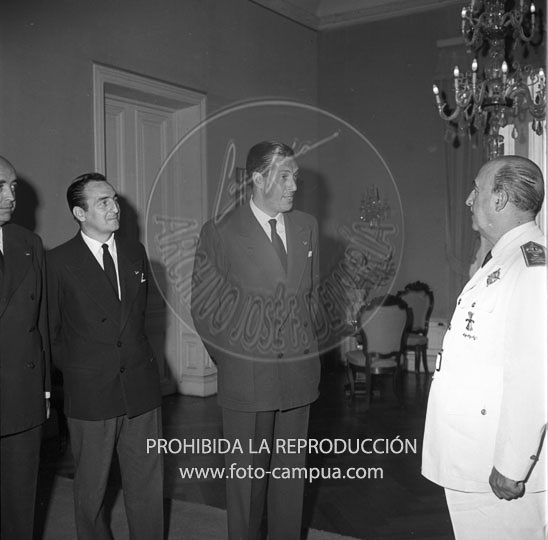 Franco recibe a la JD cel Club Náutico de San Sebastián.