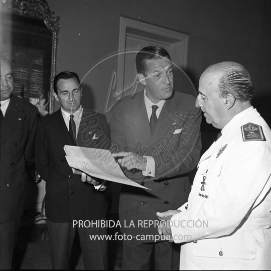 Franco recibe a la JD cel Club Náutico de San Sebastián.