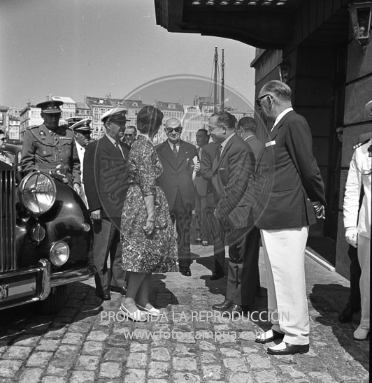Franco y Dª Carmen llegan al Club Náutico de La Coruña