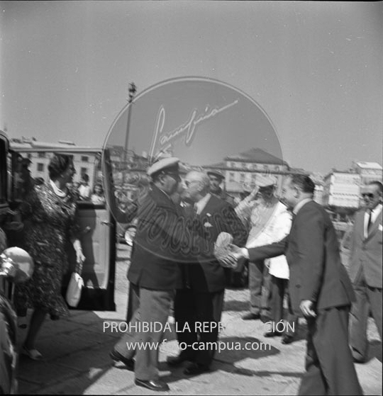 Franco y Dª Carmen llegan al Club Náutico de La Coruña