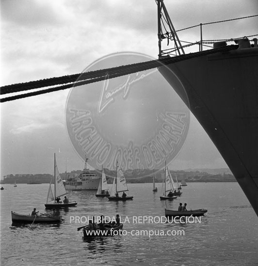 Franco y Dª Carmen llegan al Club Náutico de La Coruña