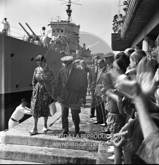 Franco y Dª Carmen llegan al Club Náutico de La Coruña
