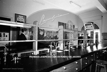 Franco en la facultad de farmaciia de la Universidad de Barcelona.