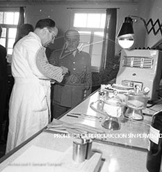 Franco en la facultad de farmaciia de la Universidad de Barcelona.