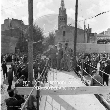 Franco visita las zonas inundadas de Barcelona