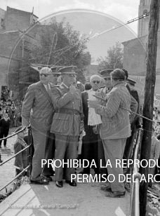 Franco visita las zonas inundadas de Barcelona