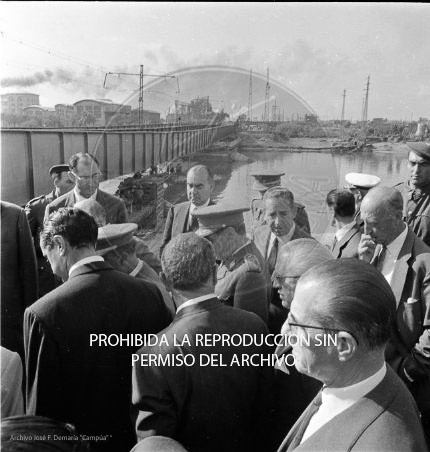 Franco visita las zonas inundadas de Barcelona