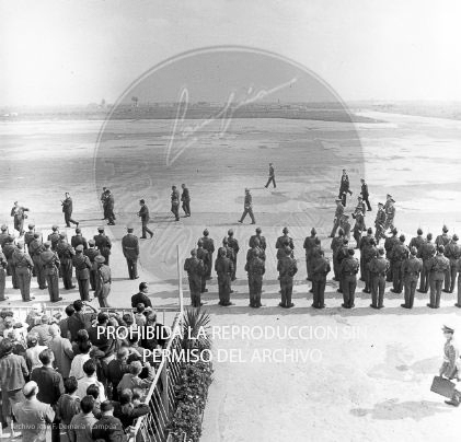 Franco visita las zonas inundadas de Barcelona