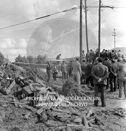 Franco visita las zonas inundadas de Barcelona