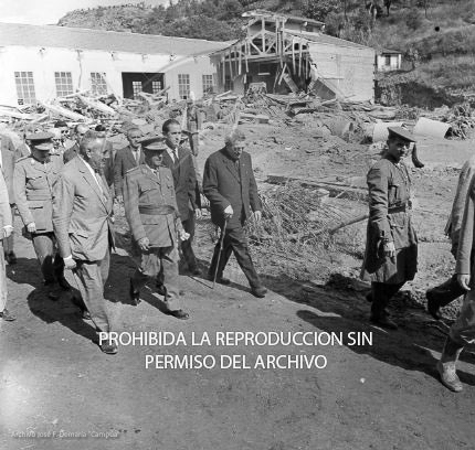 Franco visita las zonas inundadas de Barcelona