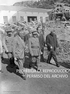 Franco visita las zonas inundadas de Barcelona