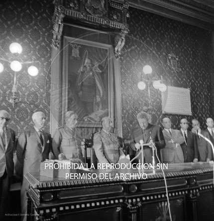 Franco visita las zonas inundadas de Barcelona