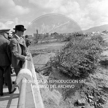 Franco visita las zonas inundadas de Barcelona