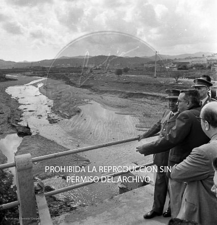 Franco visita las zonas inundadas de Barcelona