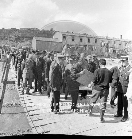 Franco visita las zonas inundadas de Barcelona