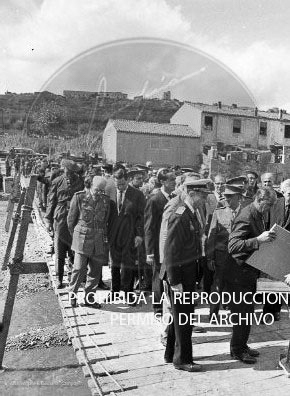 Franco visita las zonas inundadas de Barcelona