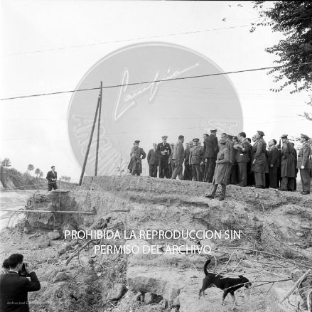 Franco visita las zonas inundadas de Barcelona