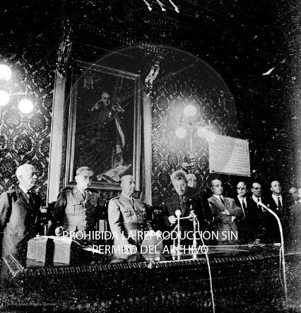 Franco visita las zonas inundadas de Barcelona