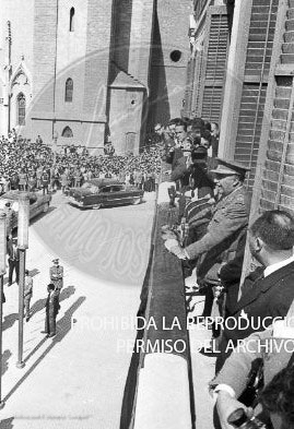 Franco visita las zonas inundadas de Barcelona