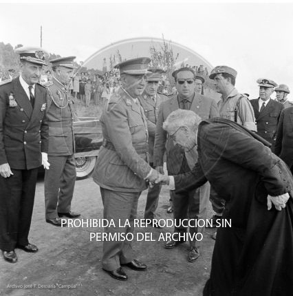 Franco visita las zonas inundadas de Barcelona
