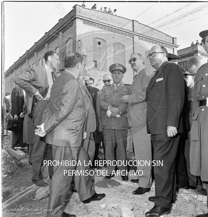 Franco visita las zonas inundadas de Barcelona